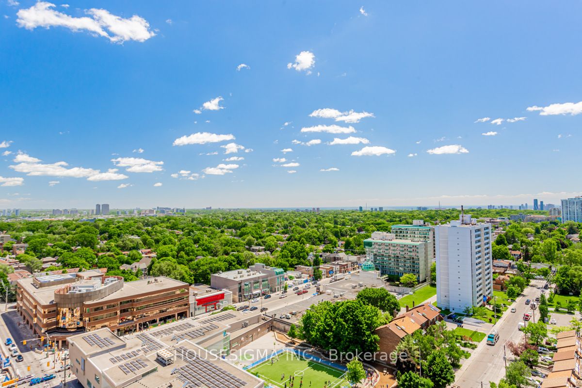 212 Eglinton Avenue E, #PH301