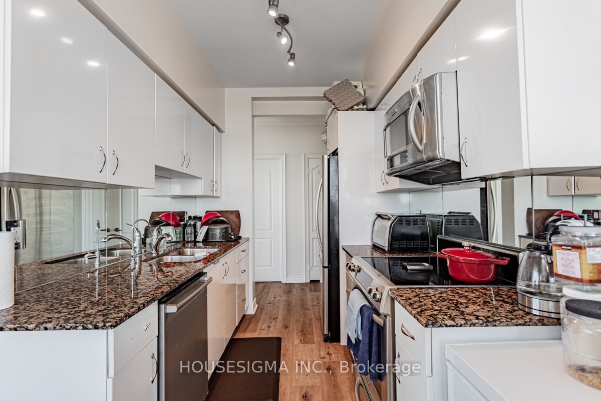 212 Eglinton Avenue E, #PH301