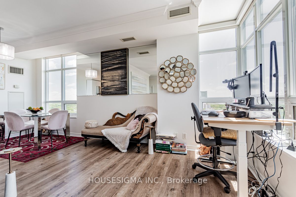 212 Eglinton Avenue E, #PH301