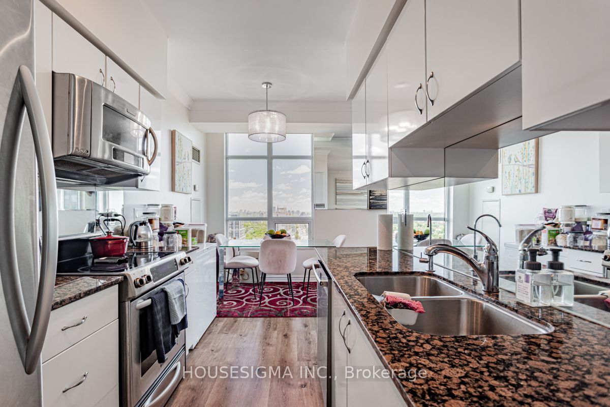 212 Eglinton Avenue E, #PH301