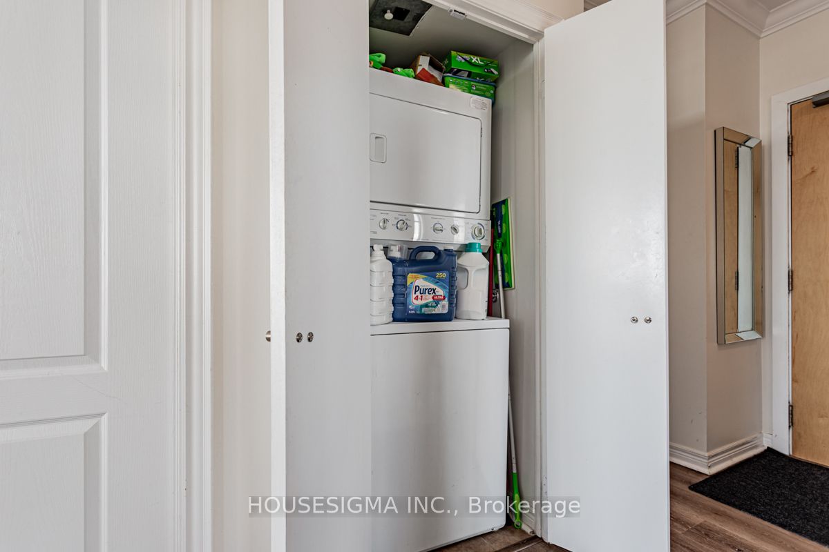 212 Eglinton Avenue E, #PH301