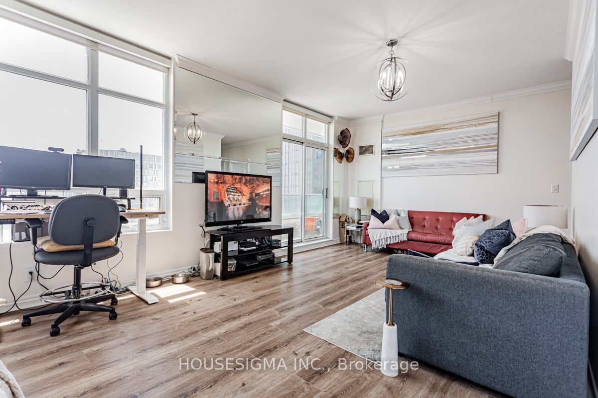 212 Eglinton Avenue E, #PH301