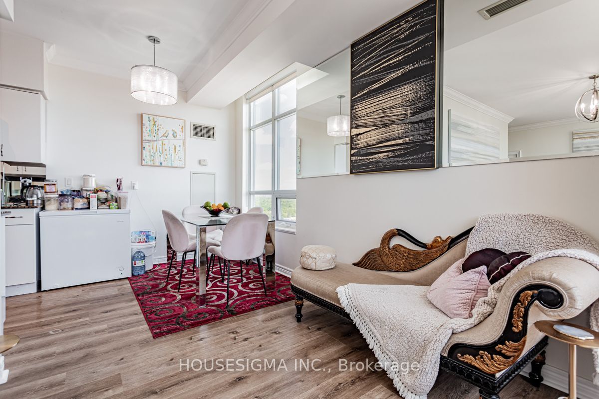 212 Eglinton Avenue E, #PH301