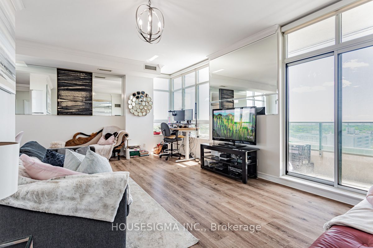 212 Eglinton Avenue E, #PH301