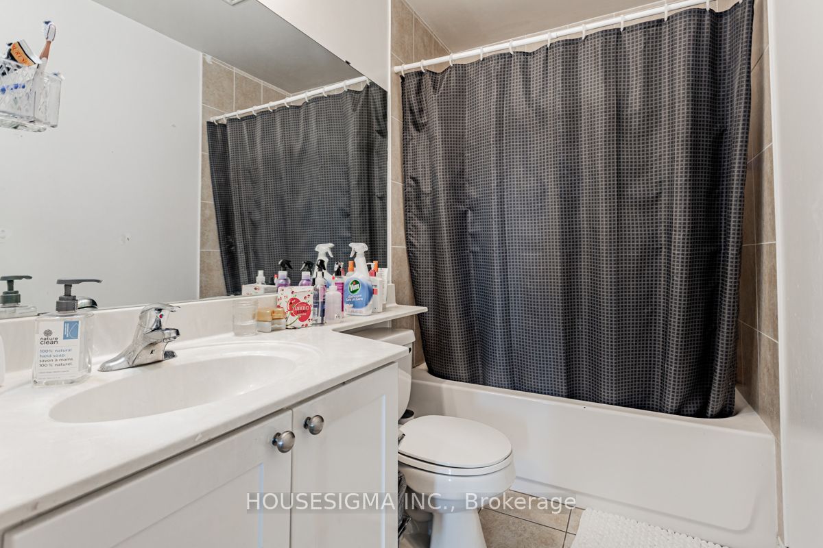 212 Eglinton Avenue E, #PH301