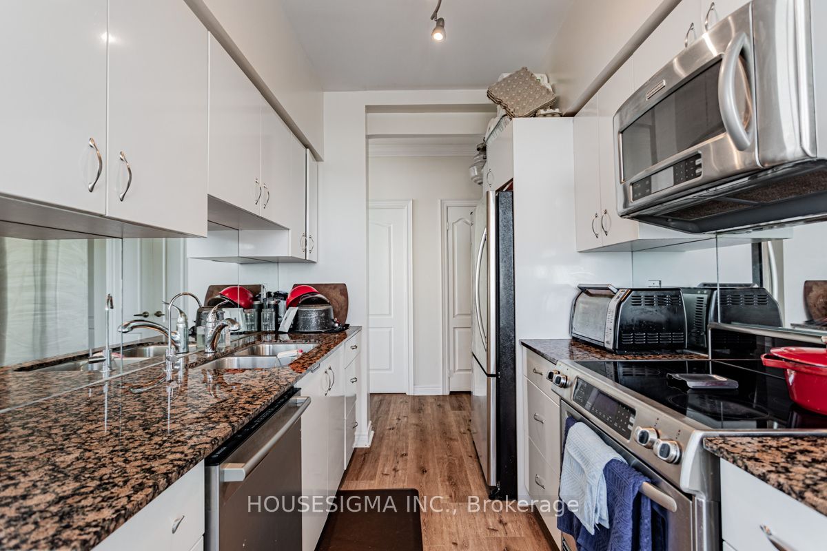 212 Eglinton Avenue E, #PH301
