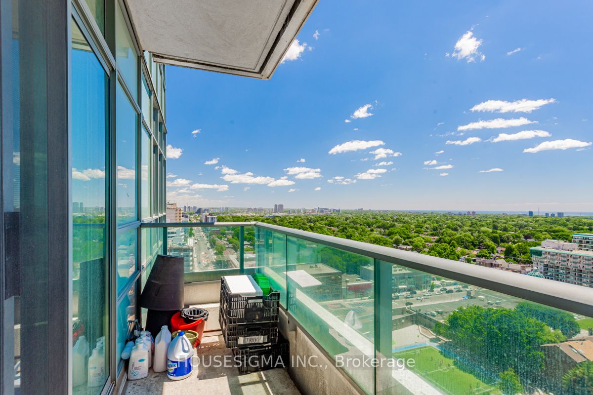 212 Eglinton Avenue E, #PH301