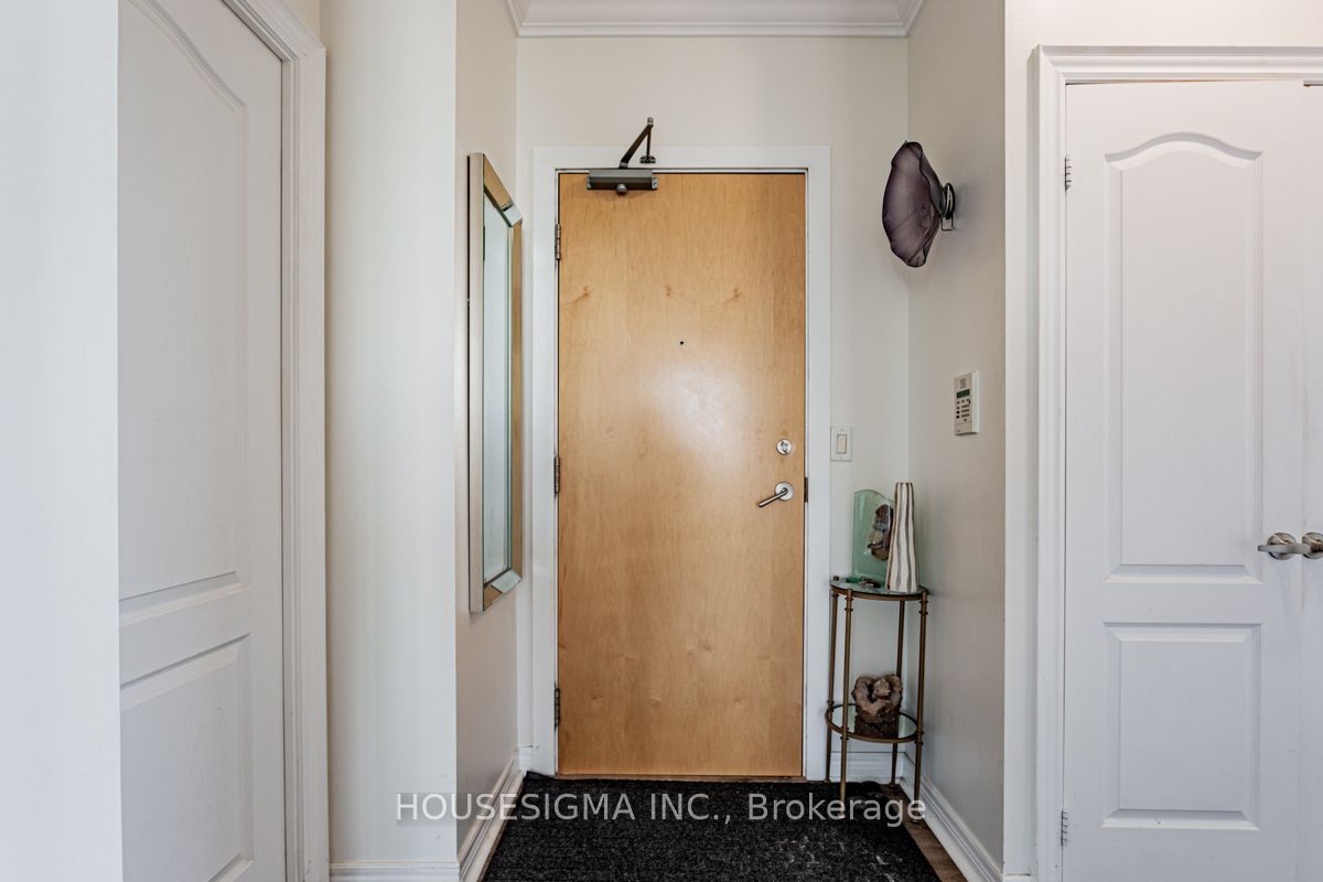 212 Eglinton Avenue E, #PH301