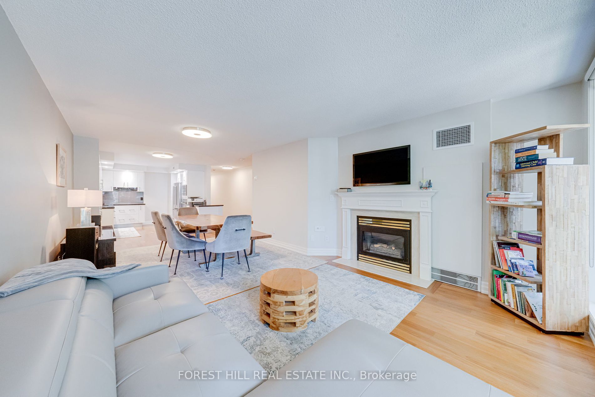 2727 Yonge Street, #416