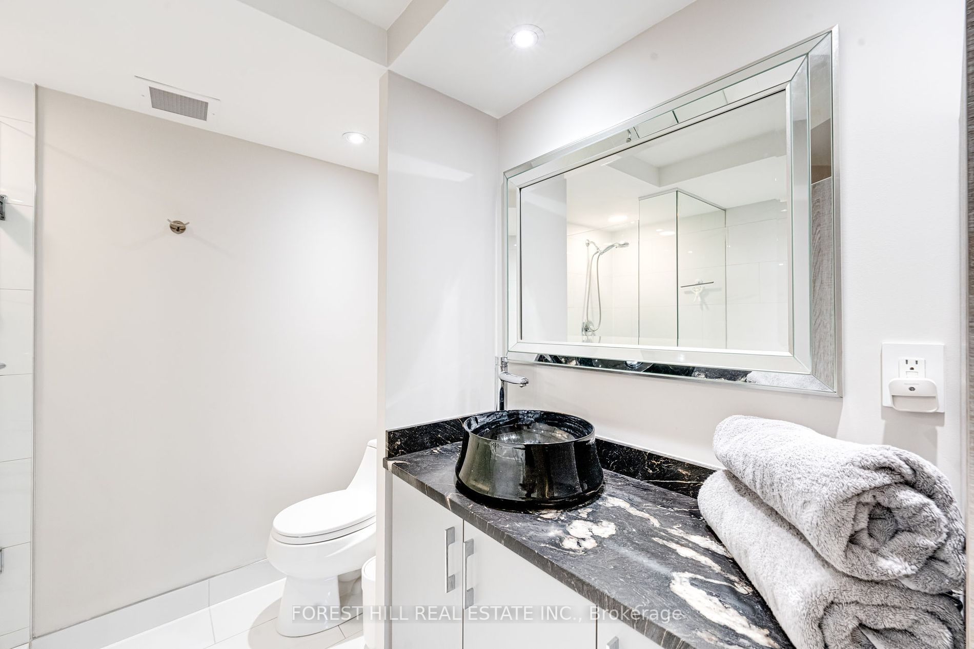 2727 Yonge Street, #416
