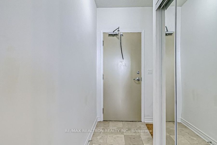18 Holmes Ave, #2206