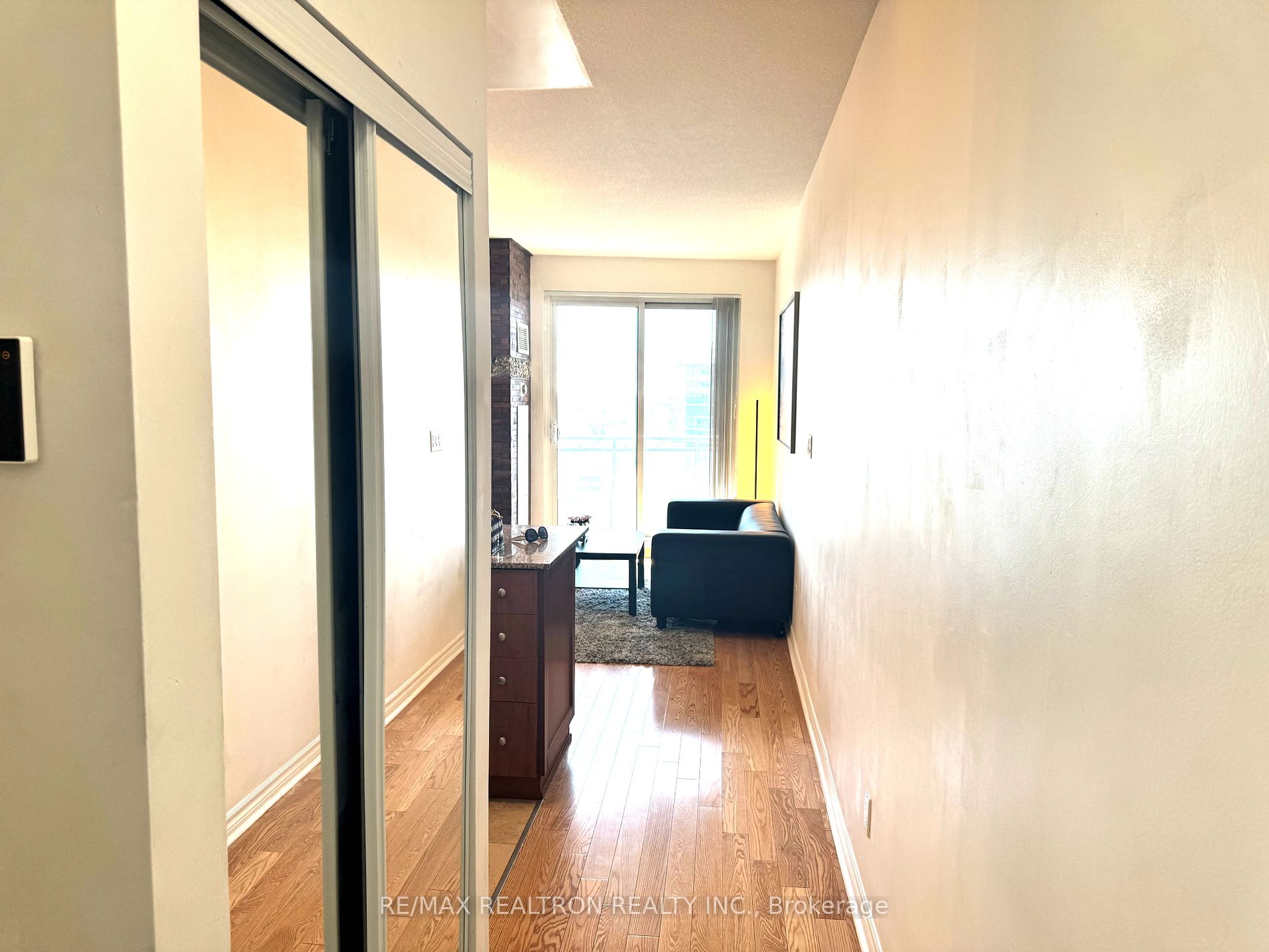 18 Holmes Ave, #2206
