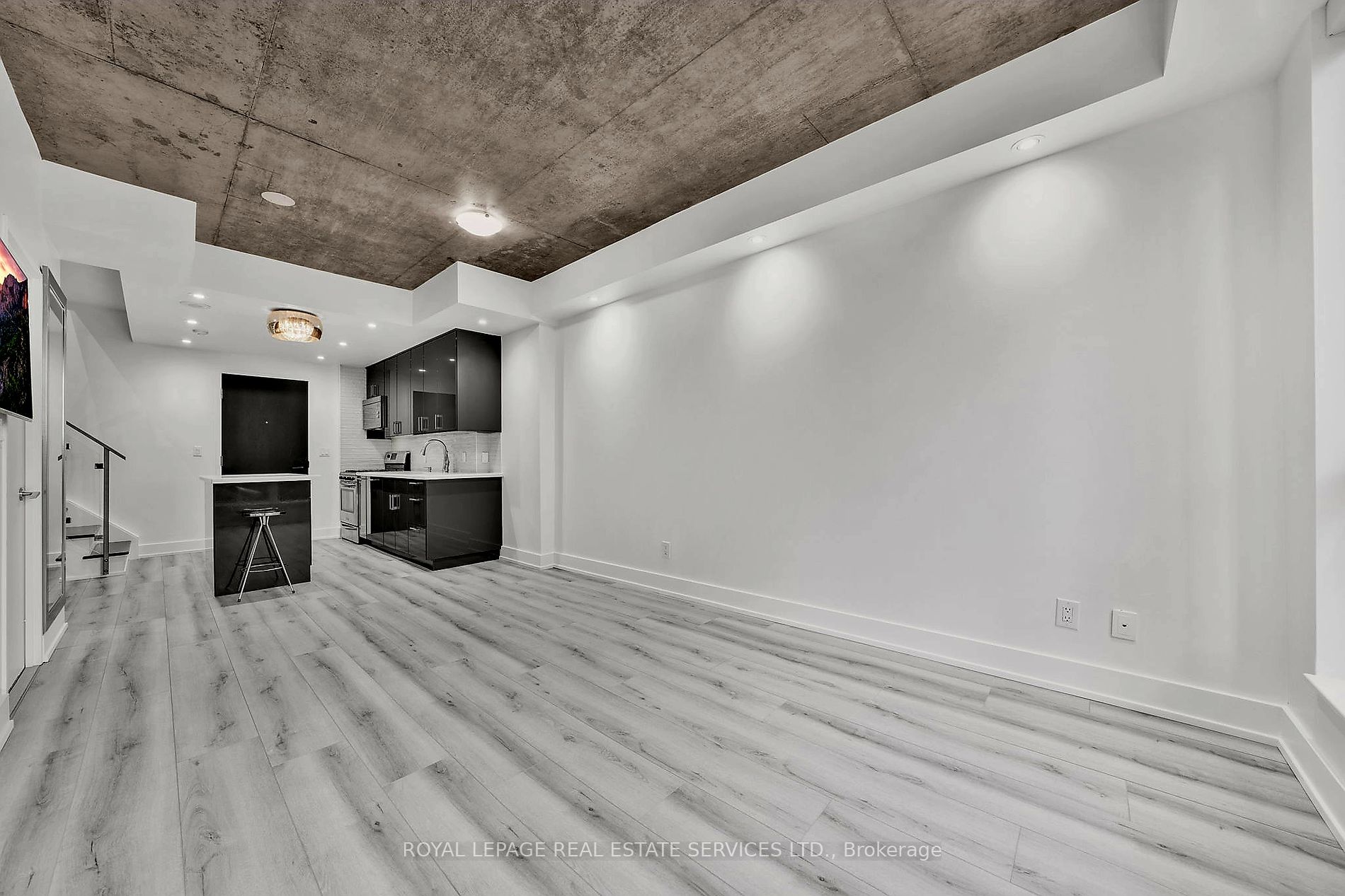 1 Shaw St, #106