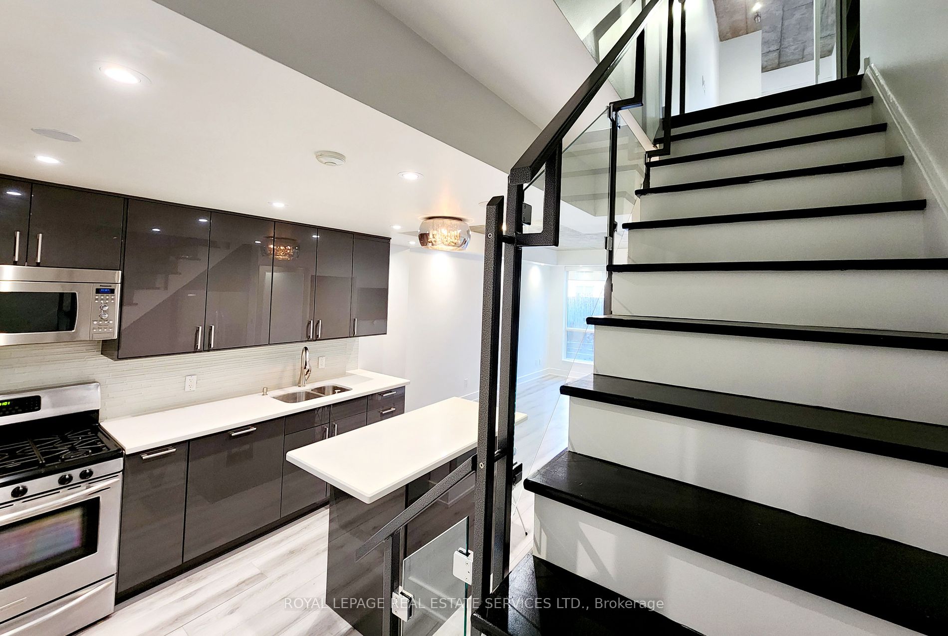 1 Shaw St, #106