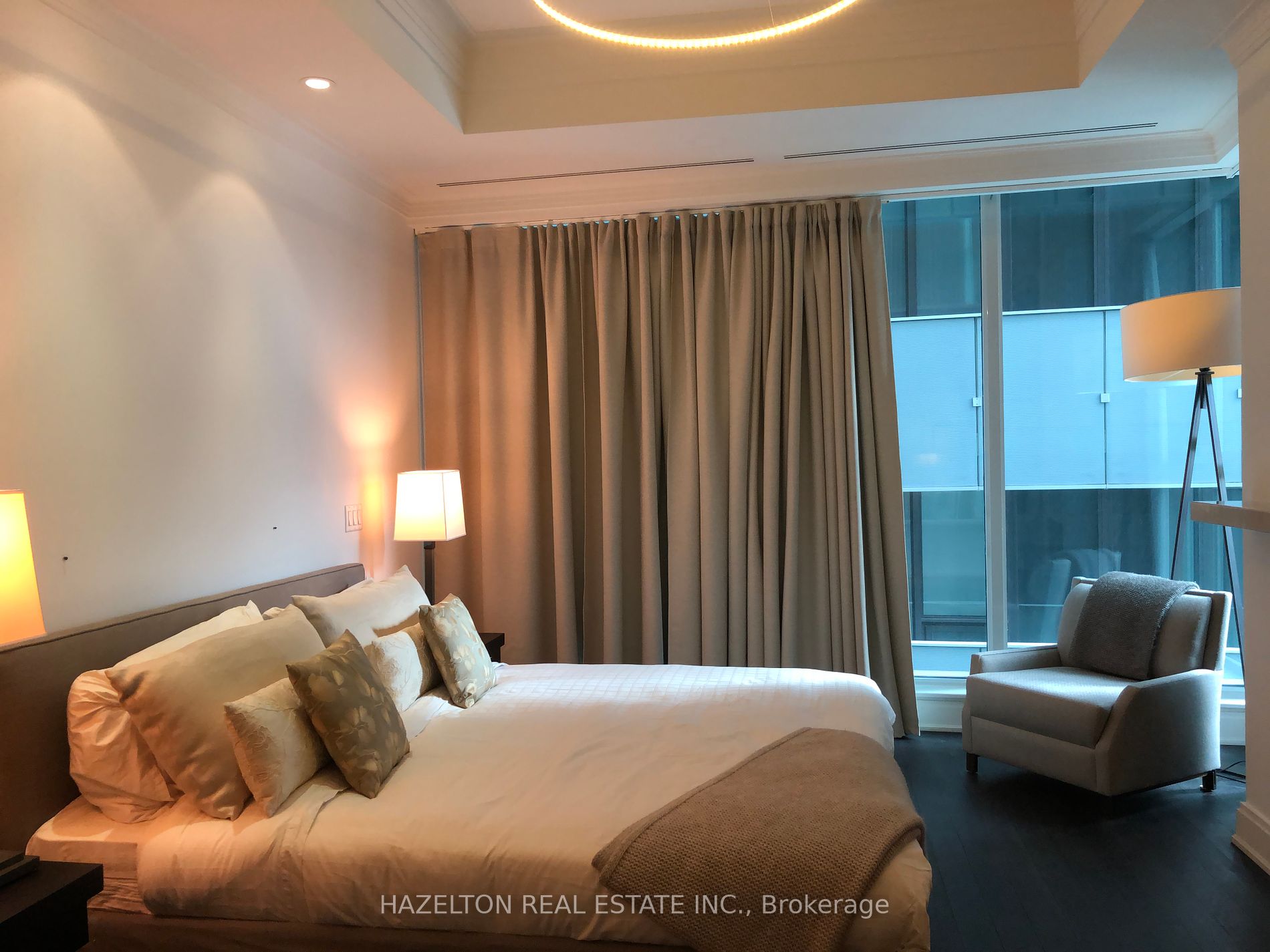 206 Bloor Street W #1402