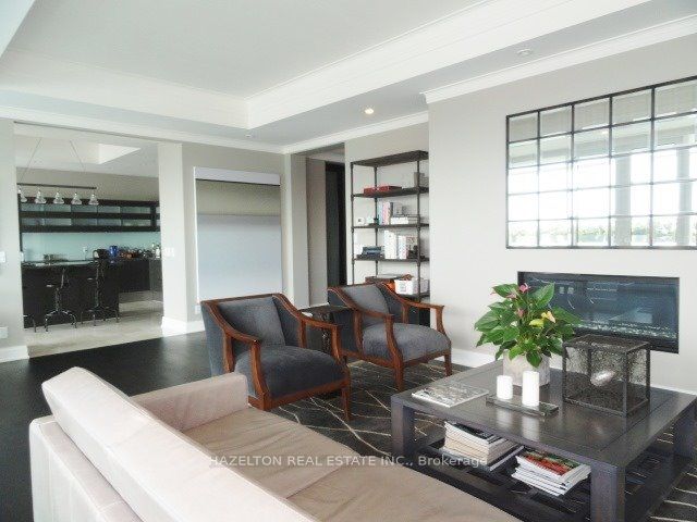 206 Bloor Street W #1402