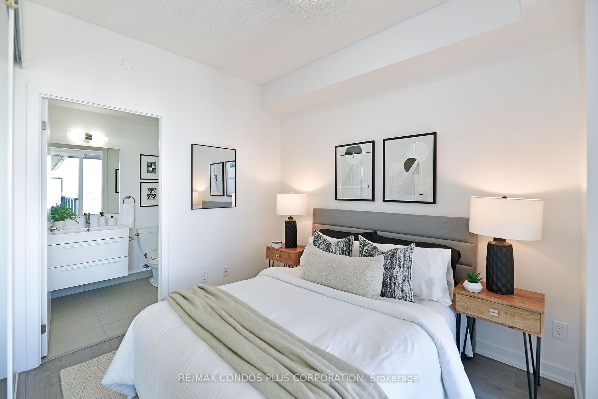 297 College St, ## 1503