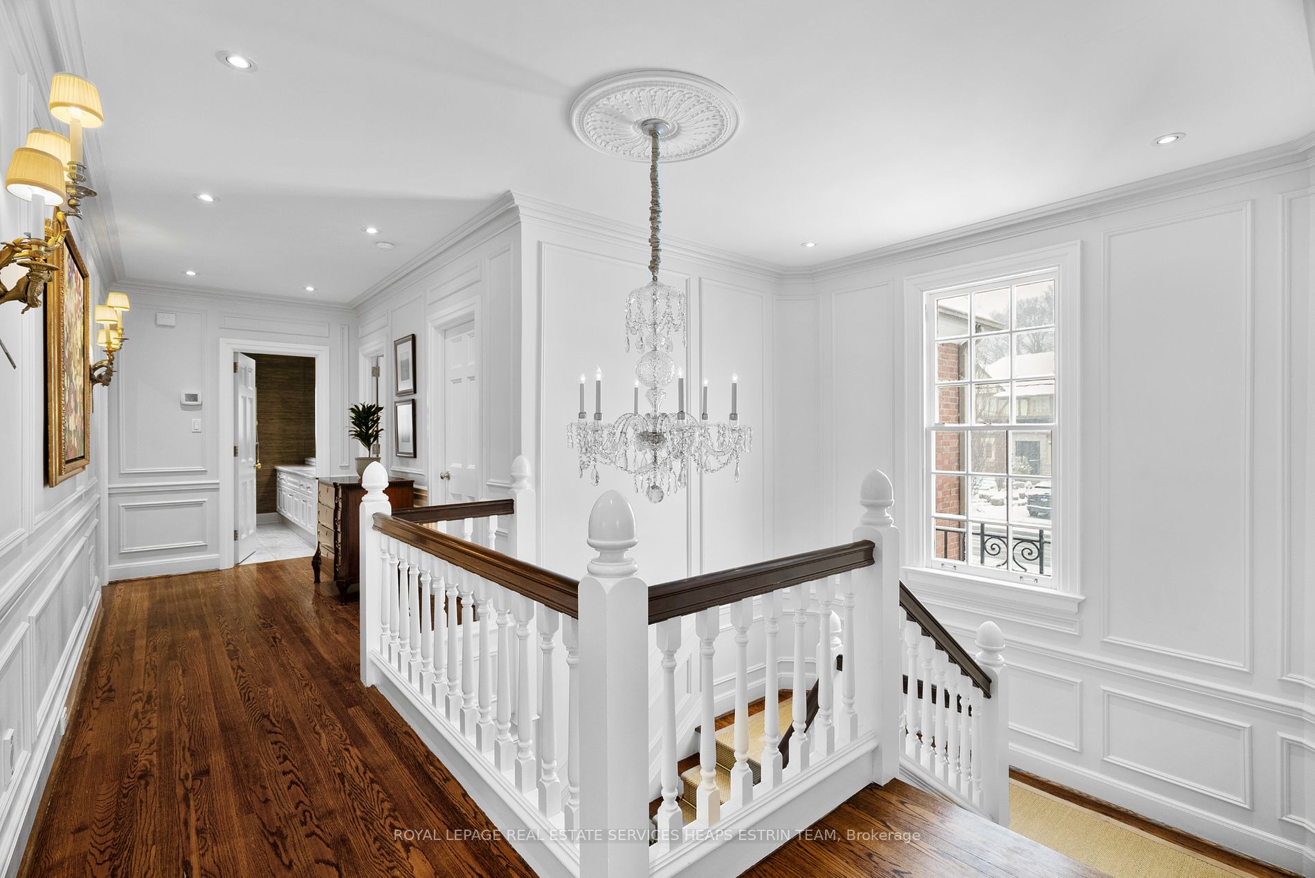 8 Lawrence Crescent