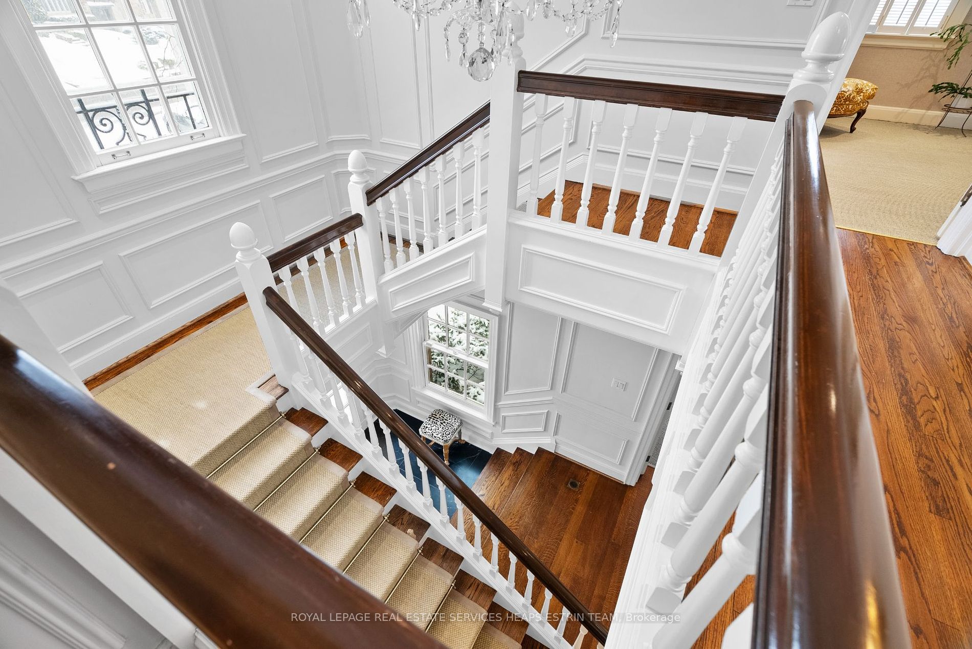 8 Lawrence Crescent