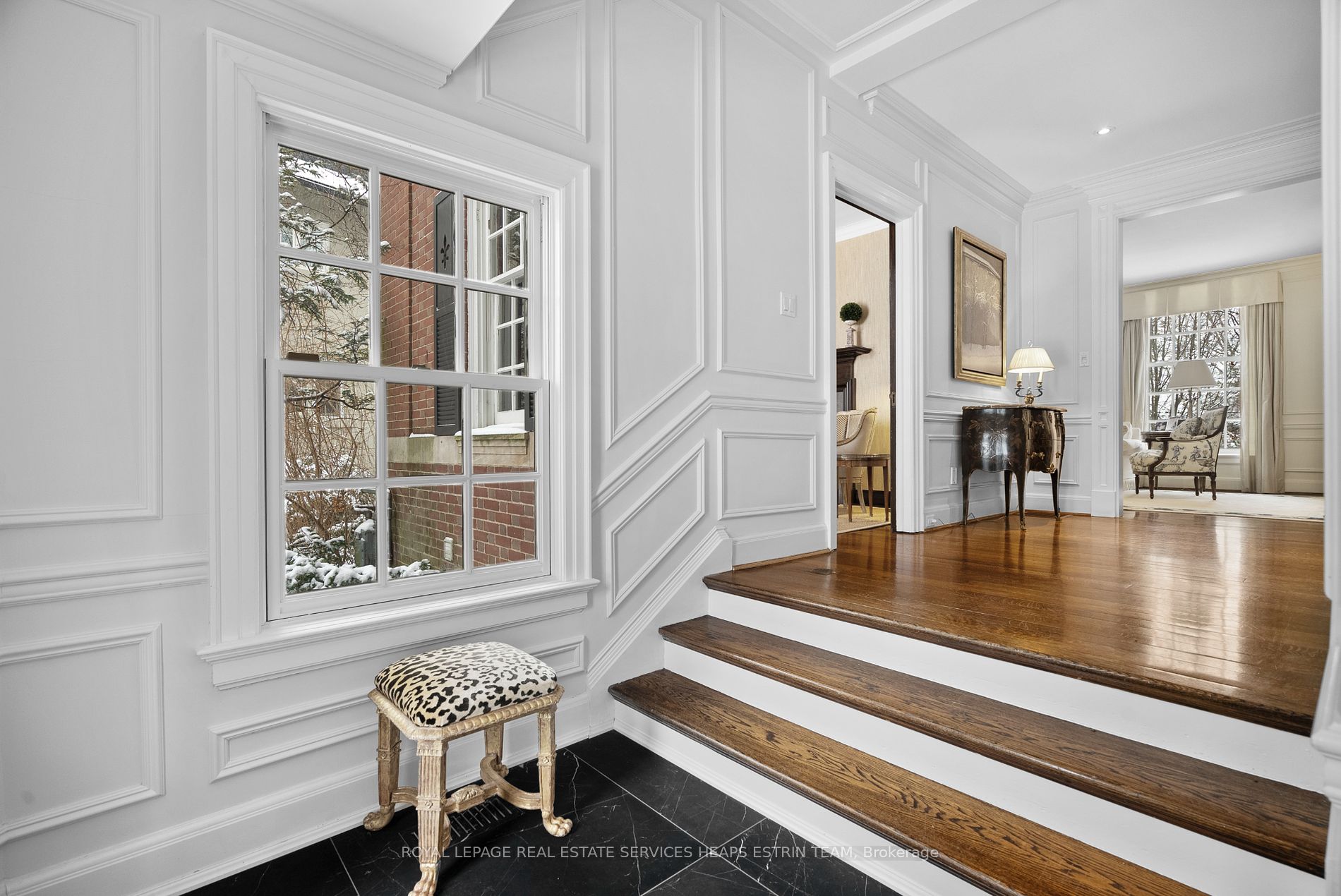 8 Lawrence Crescent