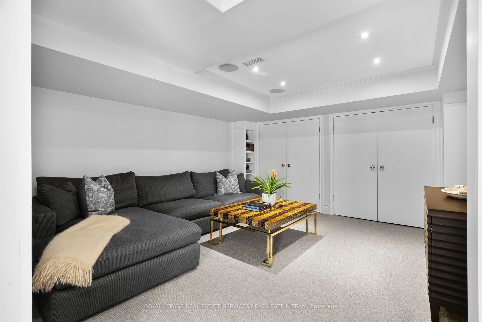 8 Lawrence Crescent
