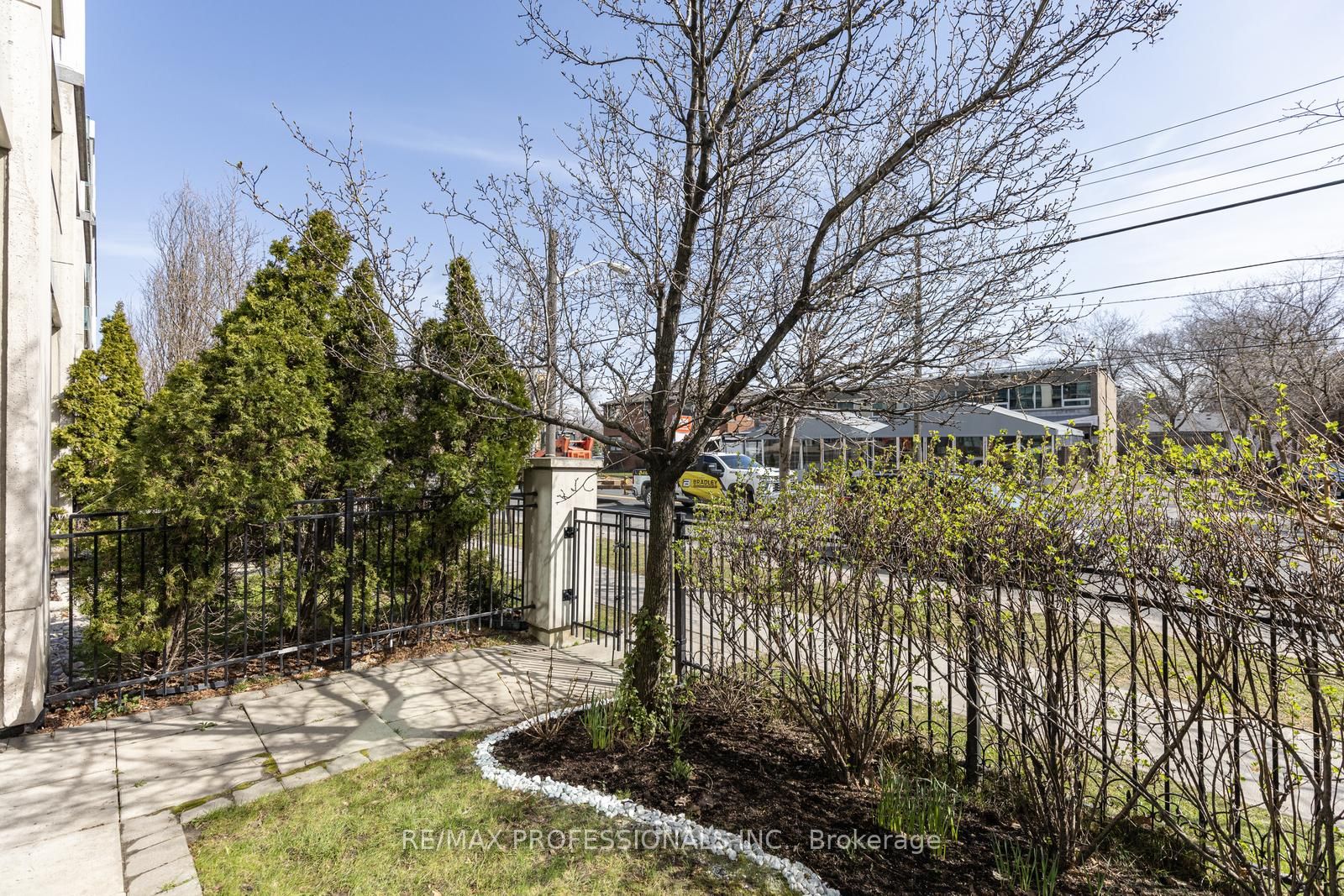 3830 Bathurst St, #108