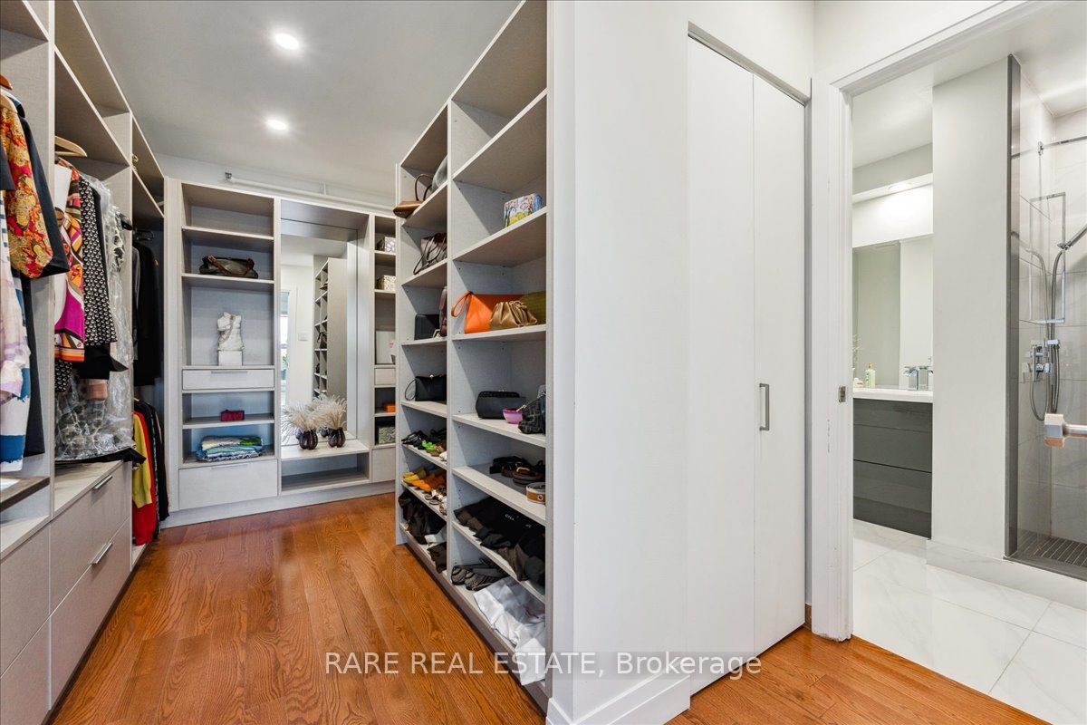 670 Richmond St, #204