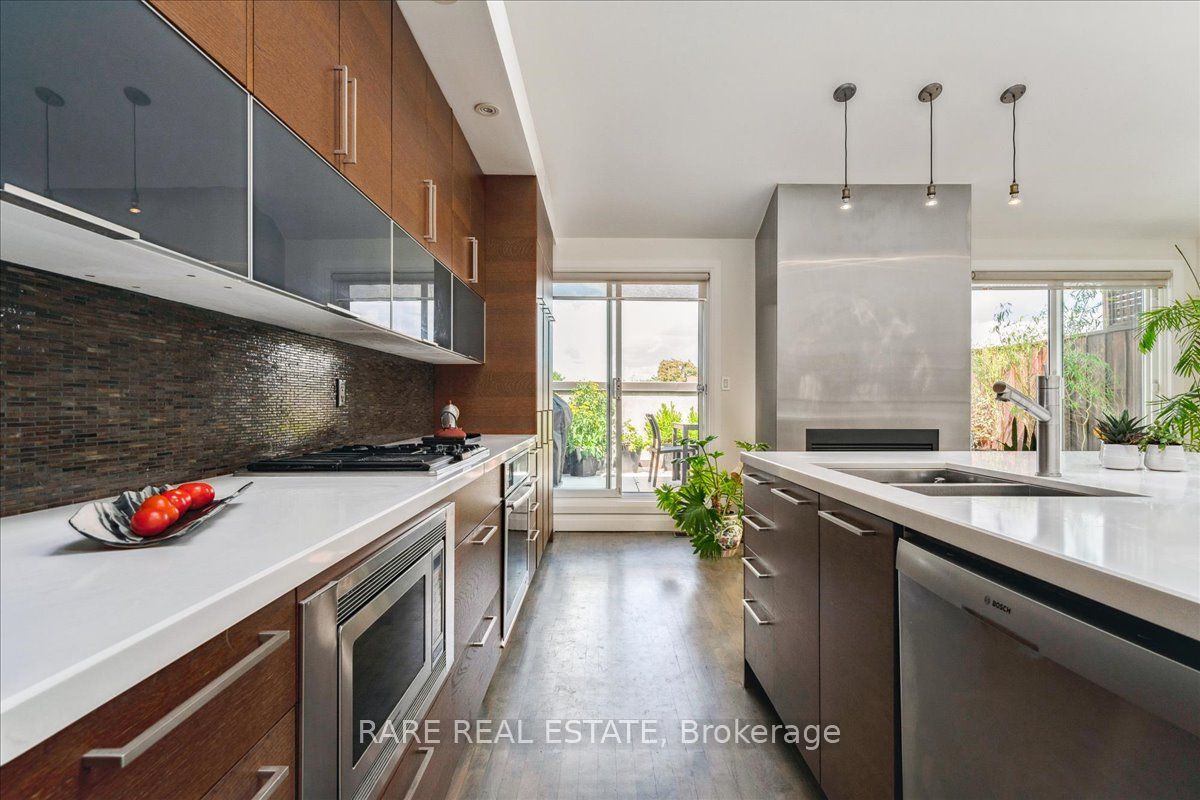 670 Richmond St, #204