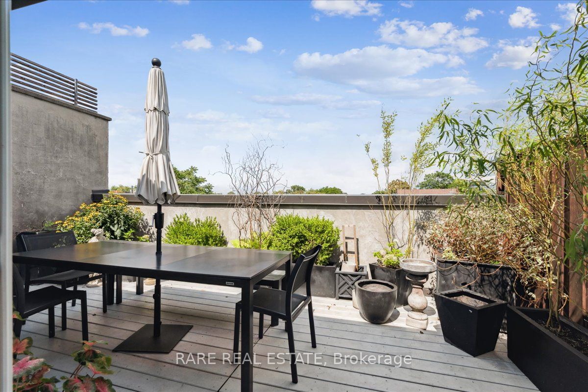 670 Richmond St, #204