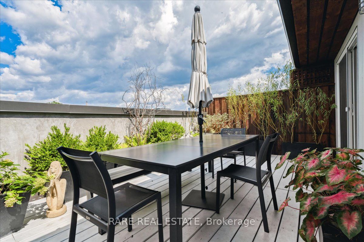 670 Richmond St, #204