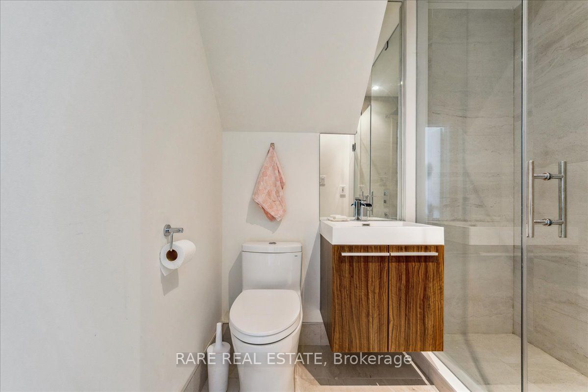 670 Richmond St, #204