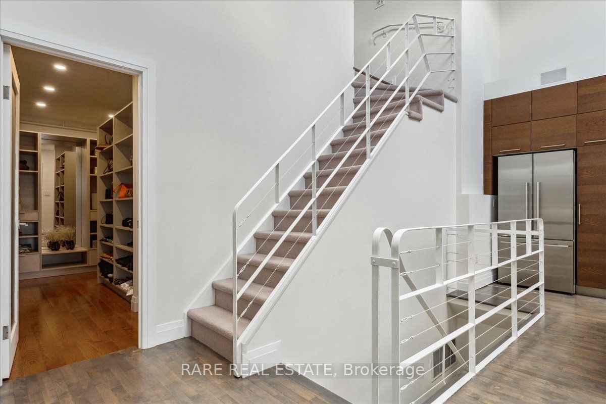 670 Richmond St, #204