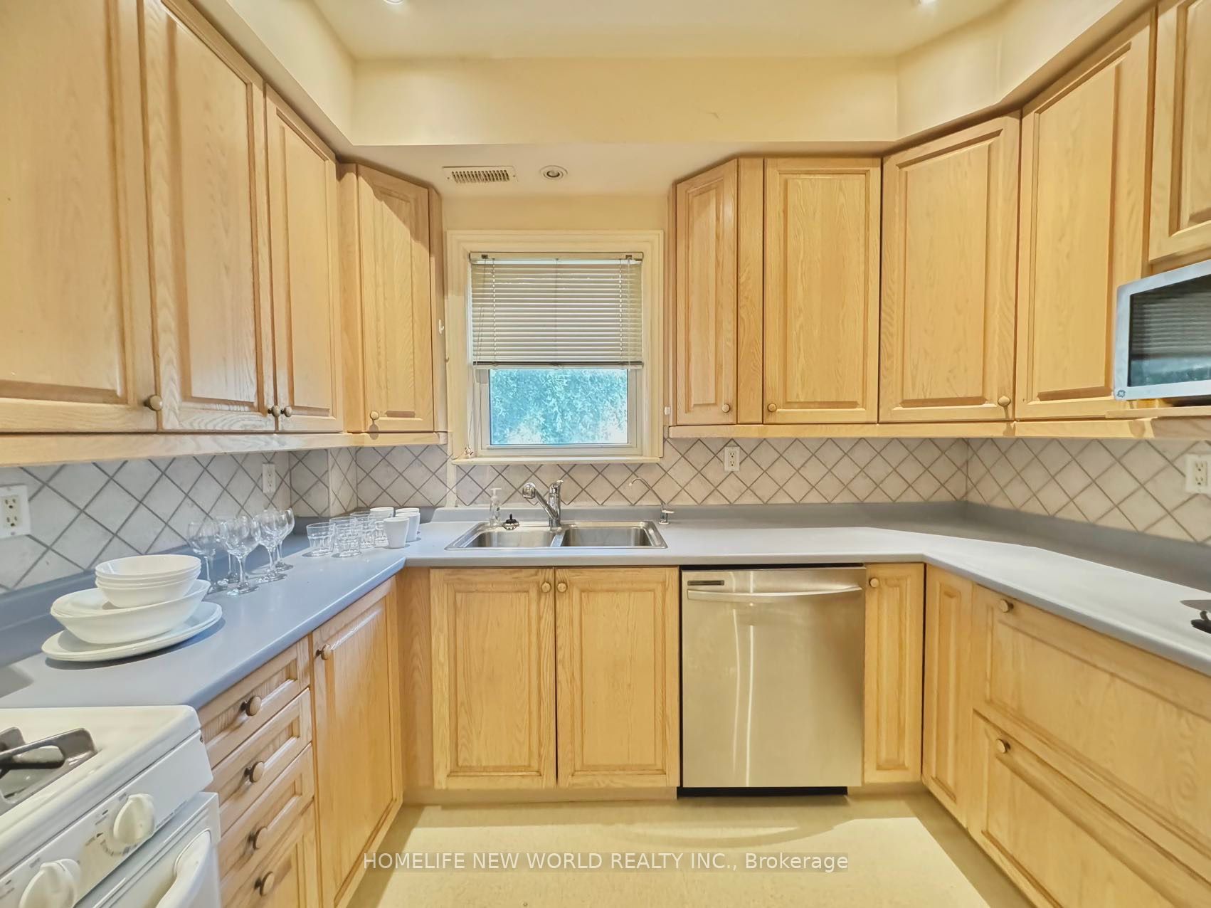 1563 Bathurst St
