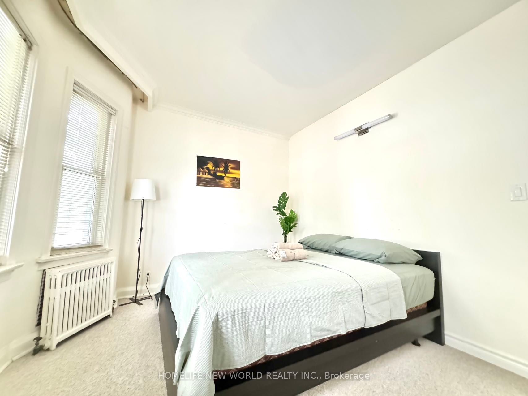 1563 Bathurst St