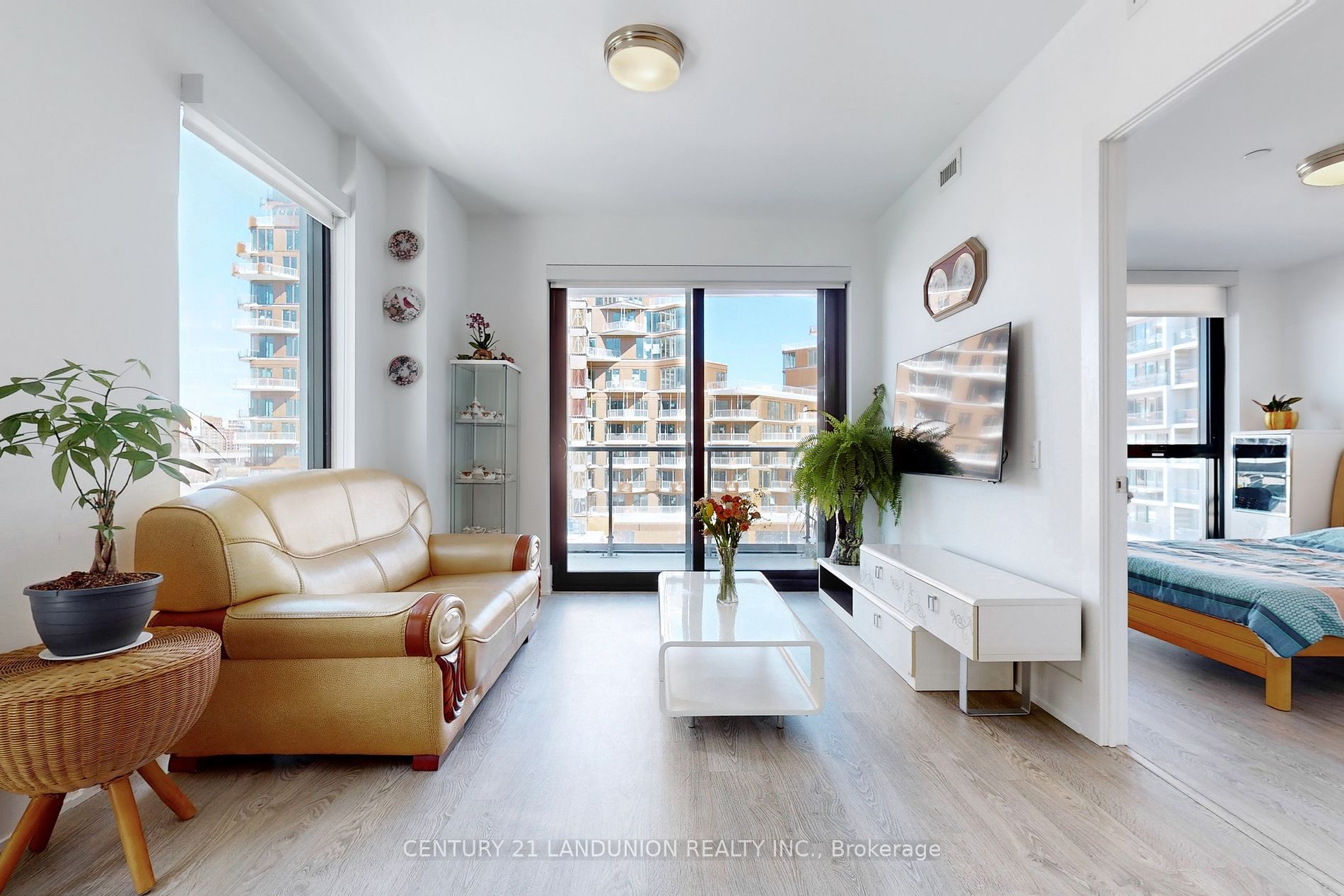 118 Merchants' Wharf, #422