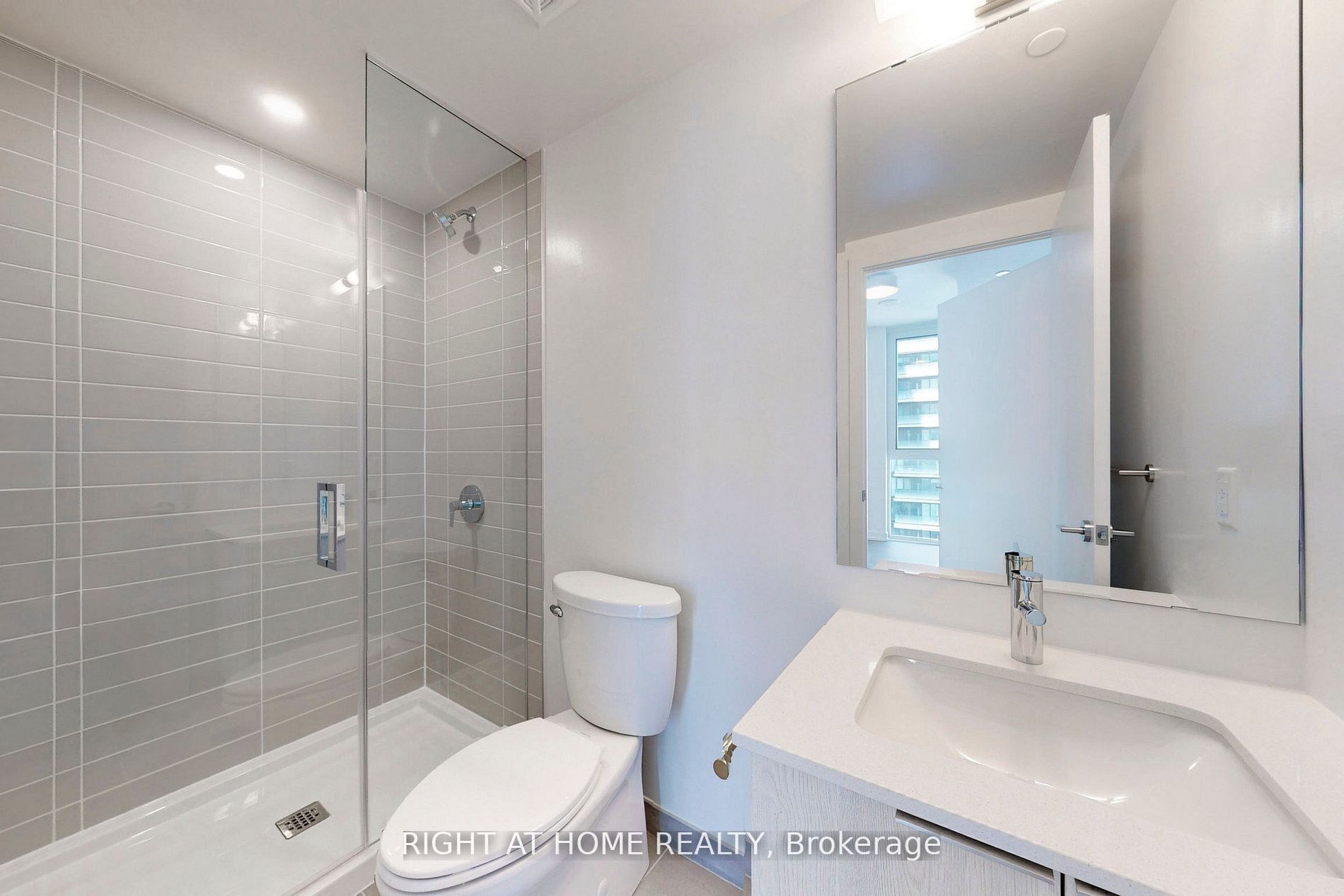 357 King St W, #1903