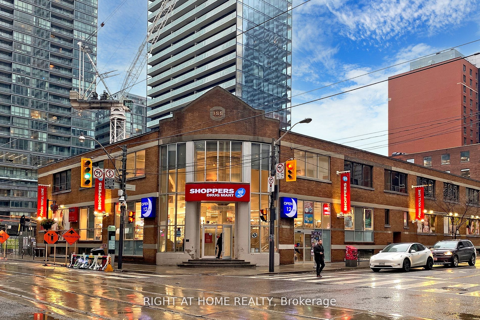 357 King St W, #1903