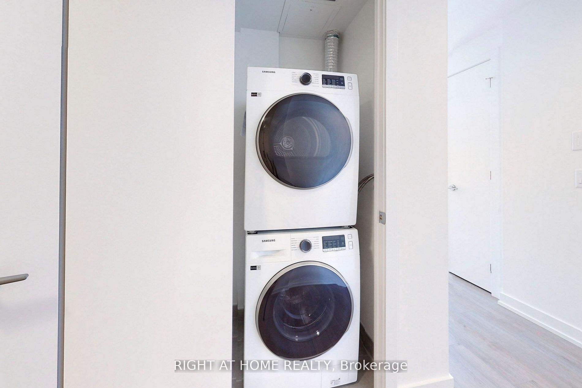 357 King St W, #1903