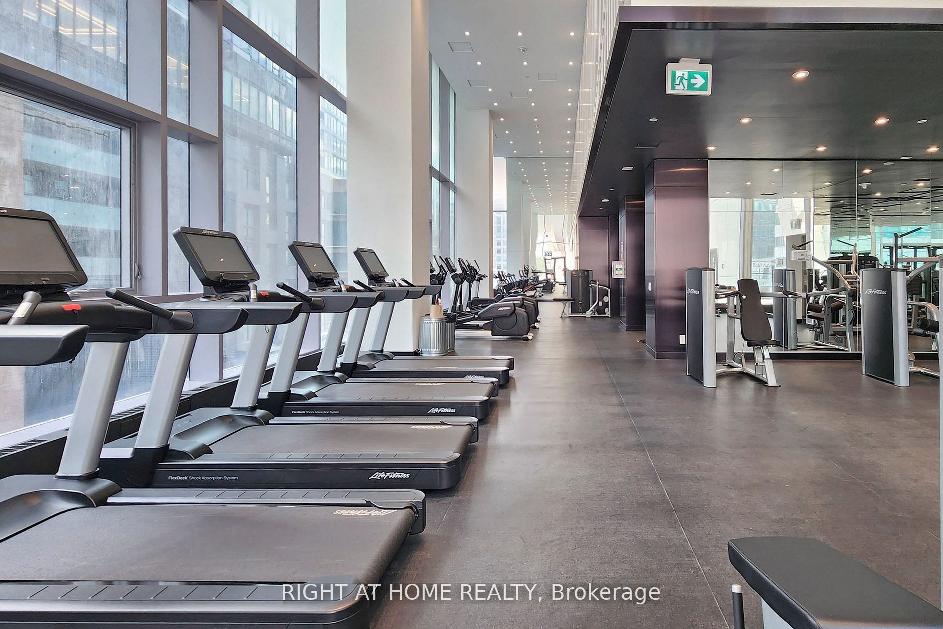 357 King St W, #1903