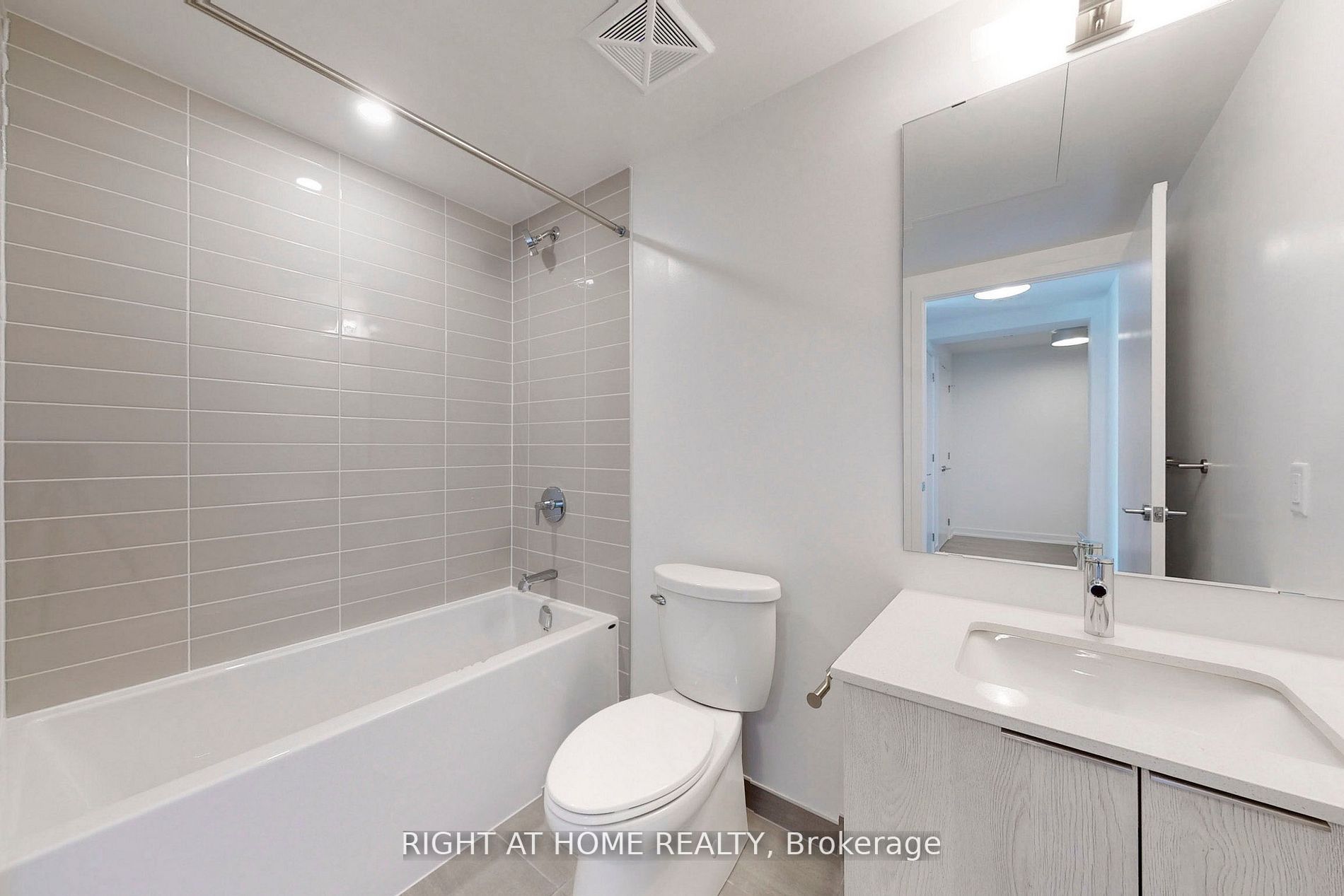 357 King St W, #1903