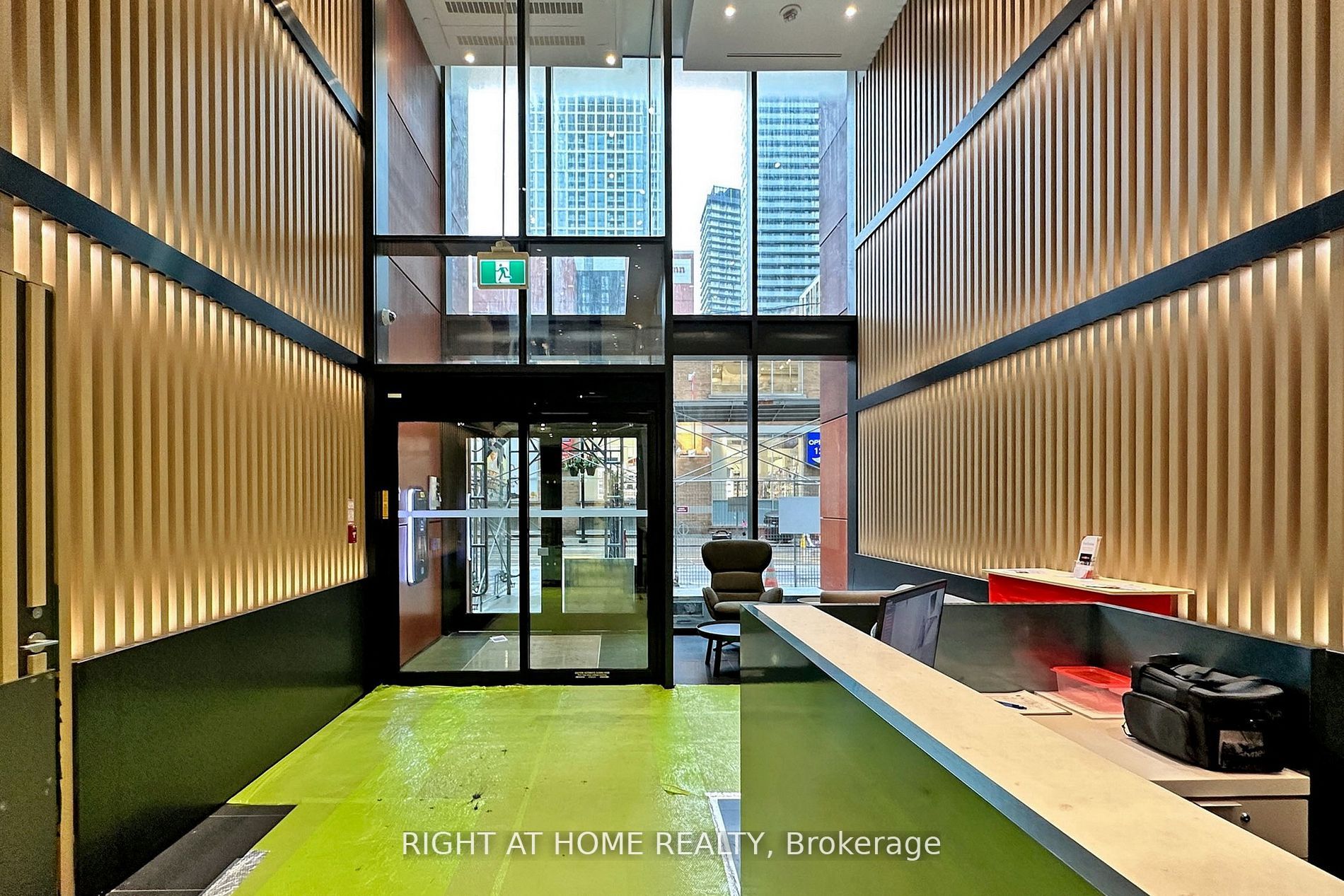 357 King St W, #1903