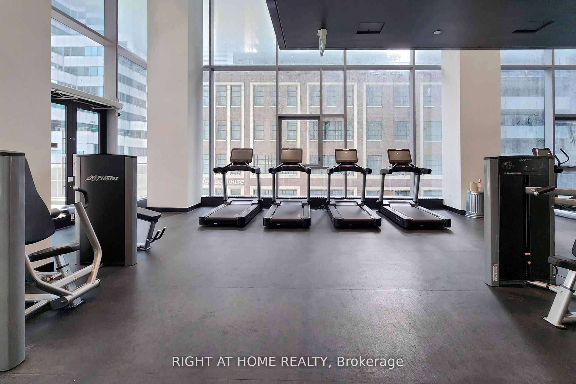 357 King St W, #1903