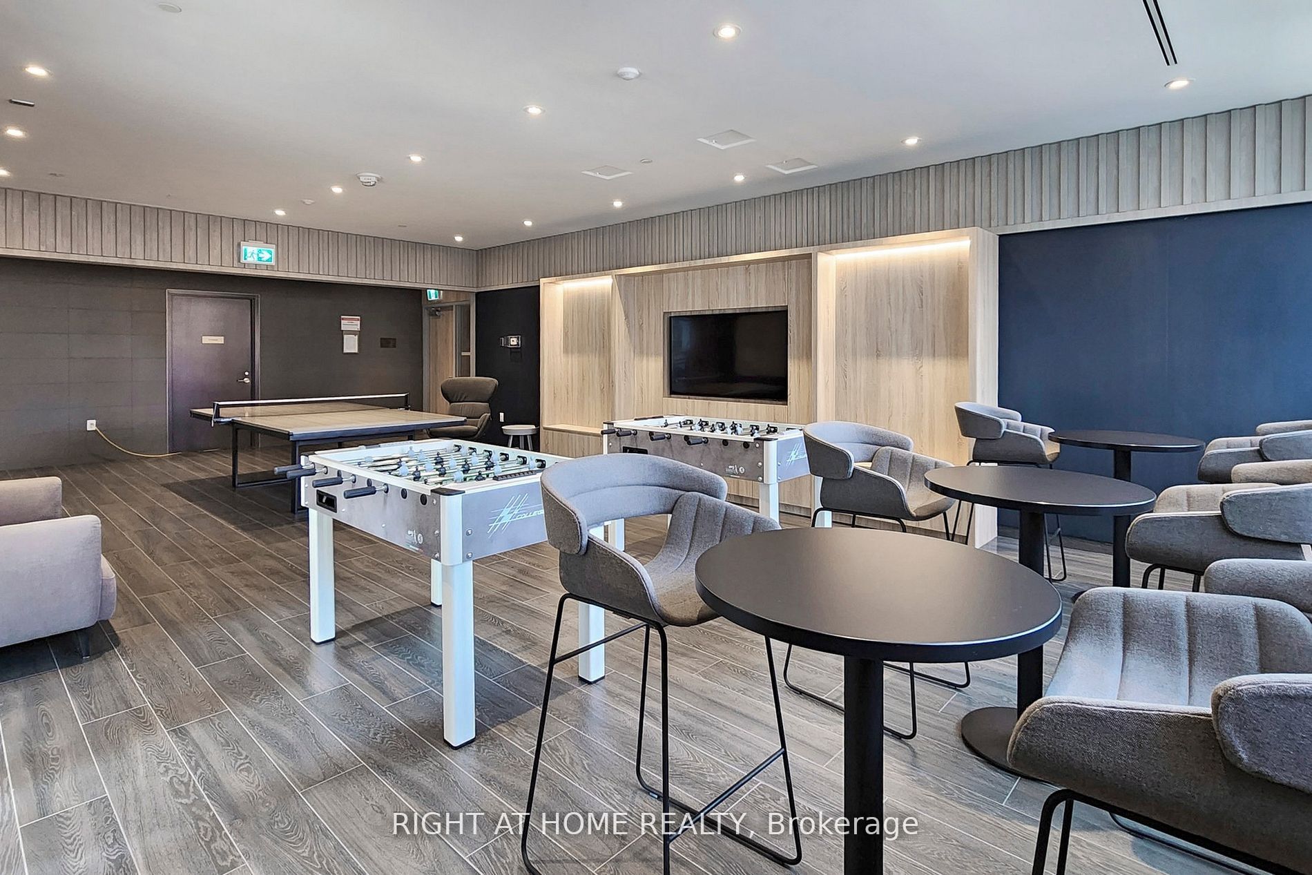 357 King St W, #1903