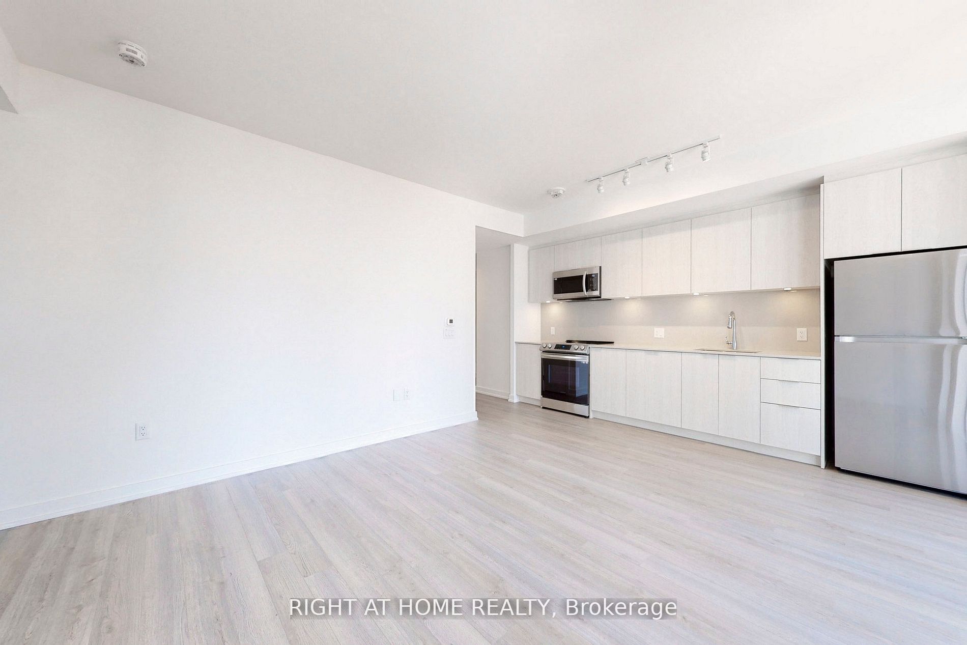 357 King St W, #1903