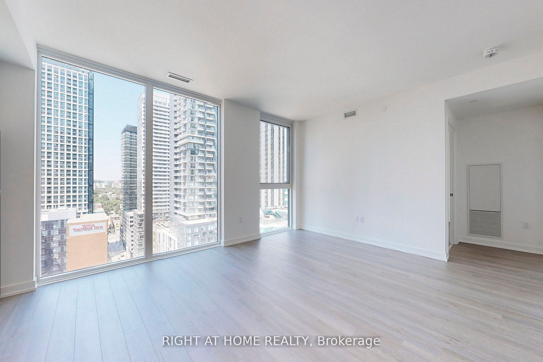 357 King St W, #1903