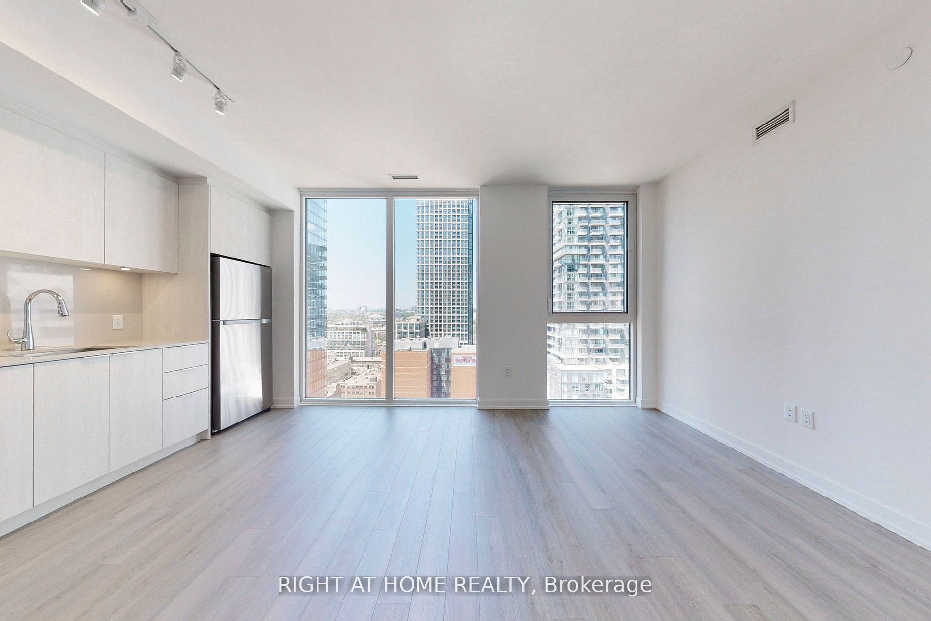 357 King St W, #1903