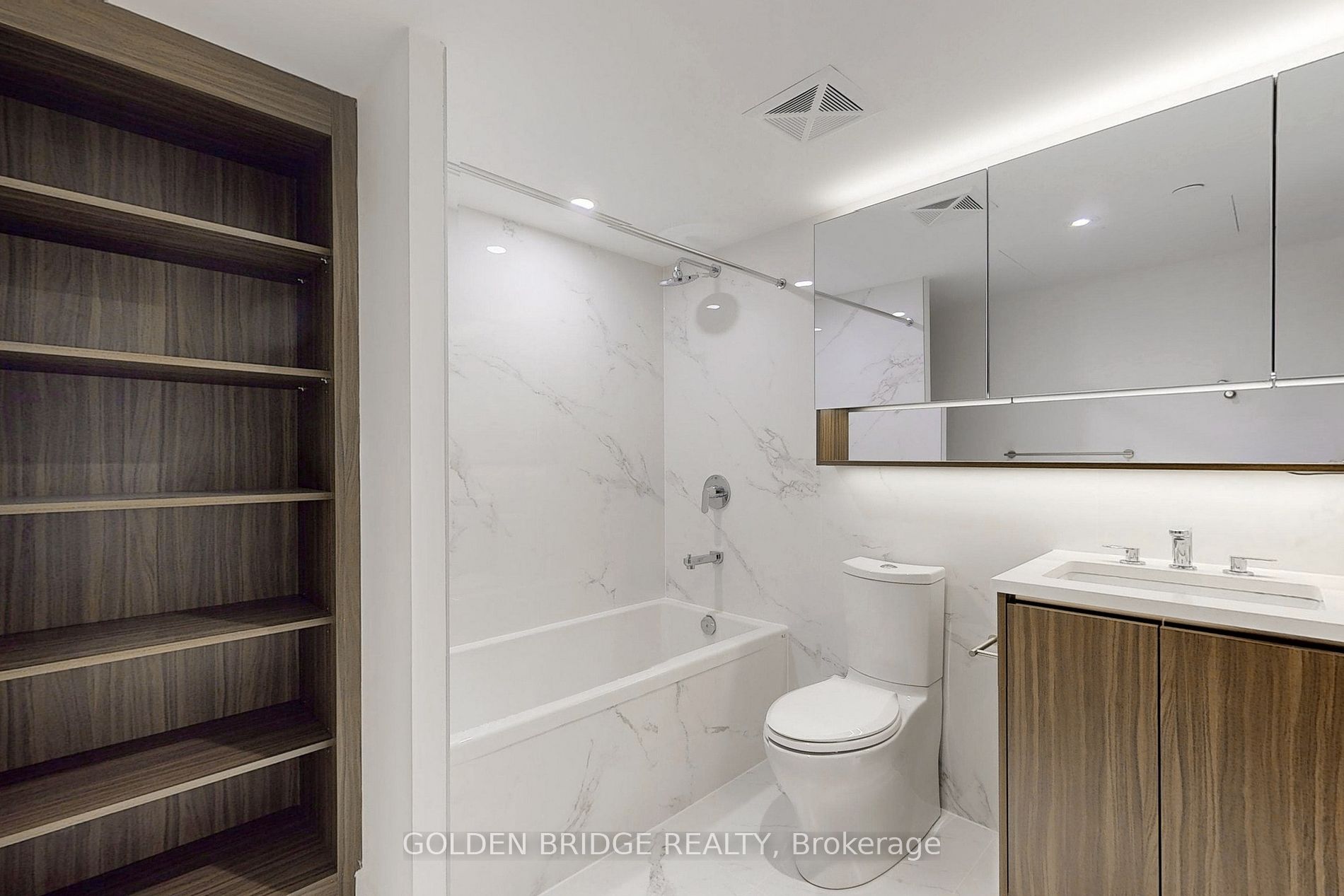 38 Widmer Street, #4211