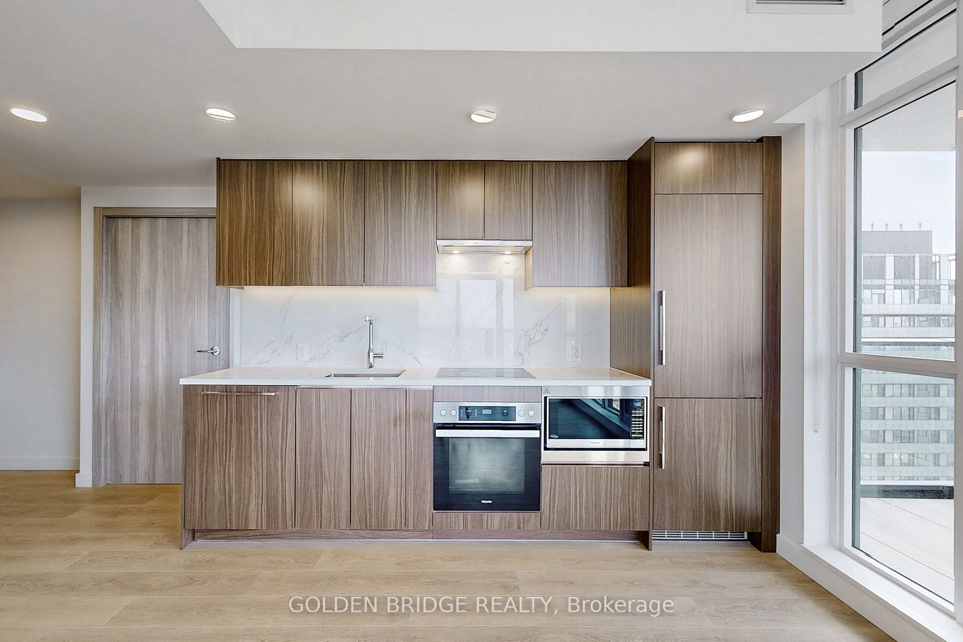 38 Widmer Street, #4211