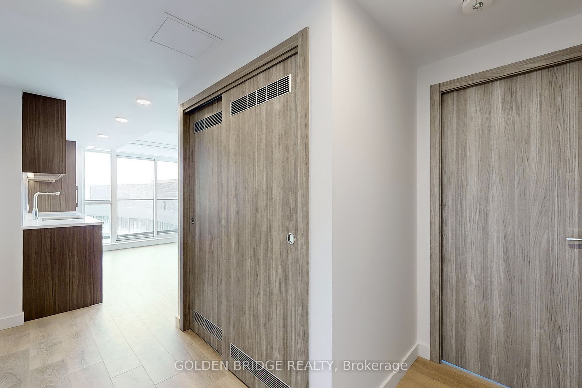 38 Widmer Street, #4211