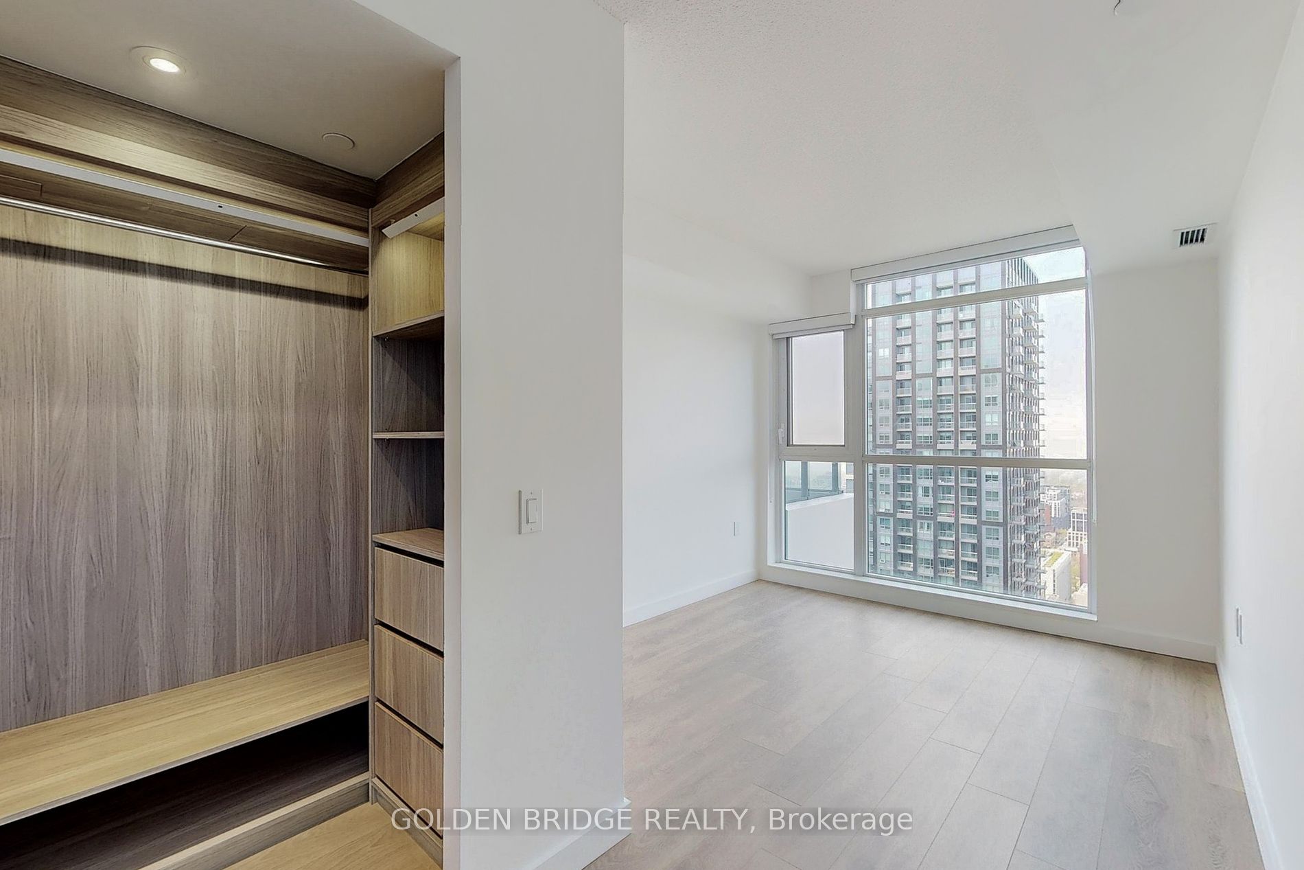 38 Widmer Street, #4211